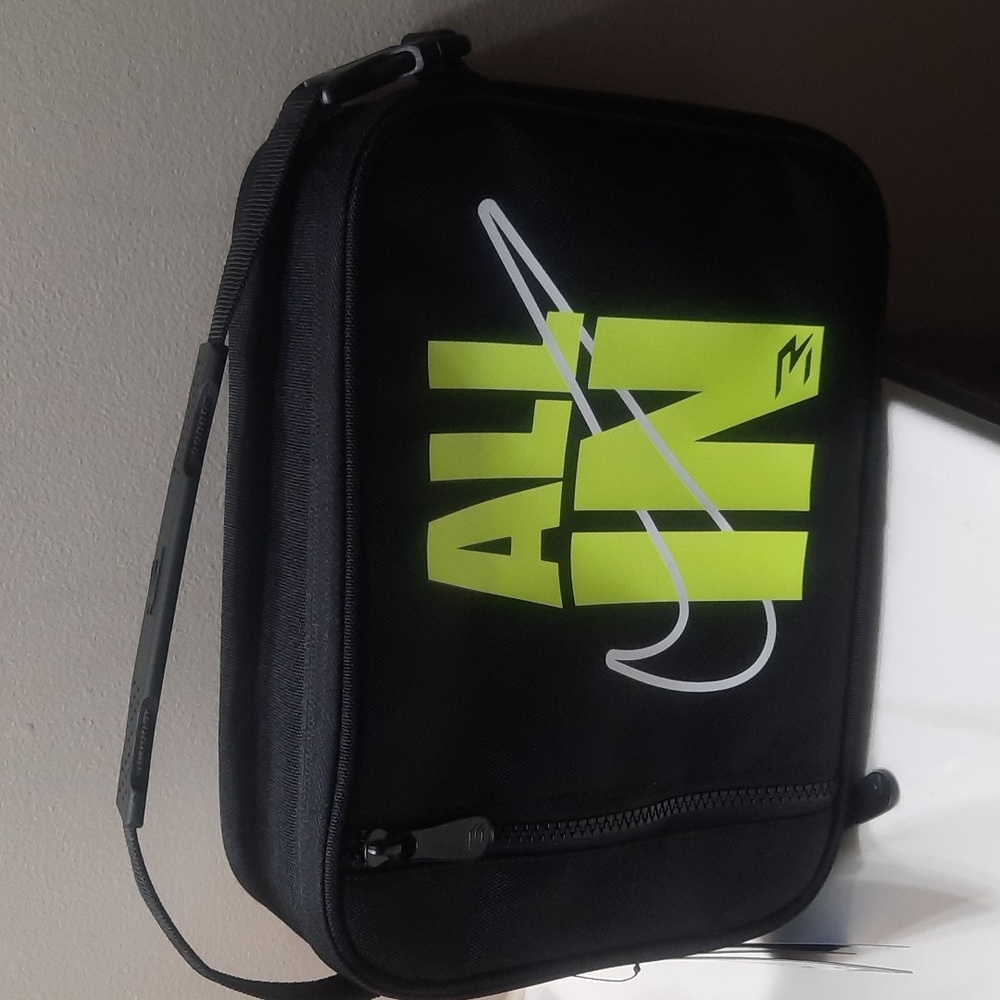 Largo Nike Signature Swoosh Logo All In Lunchbox - Picture 1 of 8